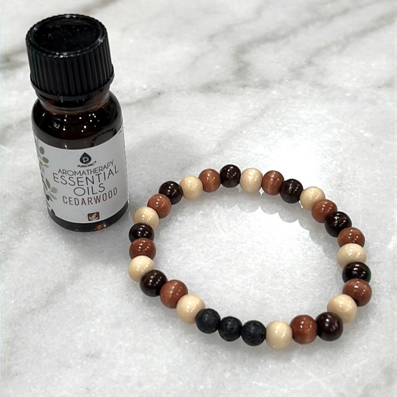 Essential Oil CEDARWOOD and Lava Bead Diffuser Bracelet - Picture 1 of 4